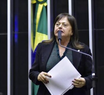 Câmara aprova MP que concede reajuste salarial a servidores federais